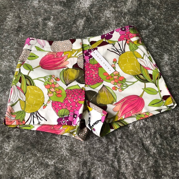 Trina Turk Pants - NWT Trina Turk Floral Shorts Size 6